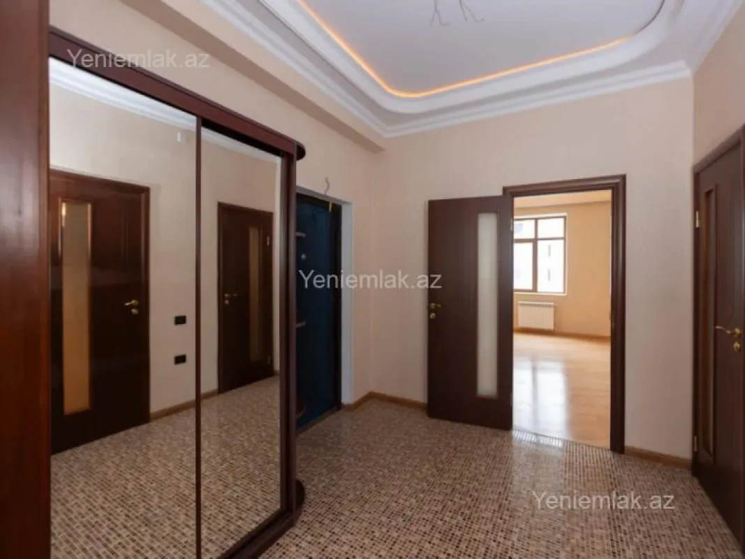 Satılır 4 otaqlı yeni tikili 210 m²