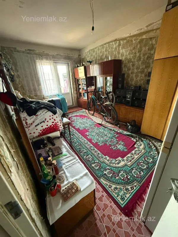Satılır 4 otaqlı köhnə tikili 110 m²