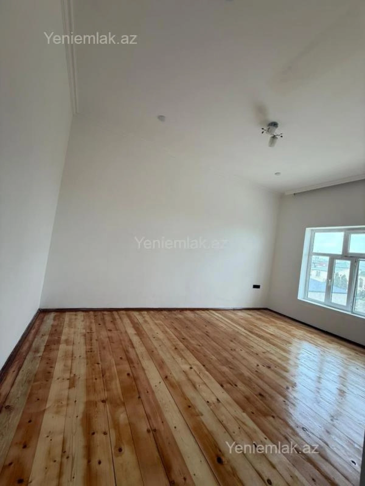 Satılır 5 otaqlı həyət evi 240 m²