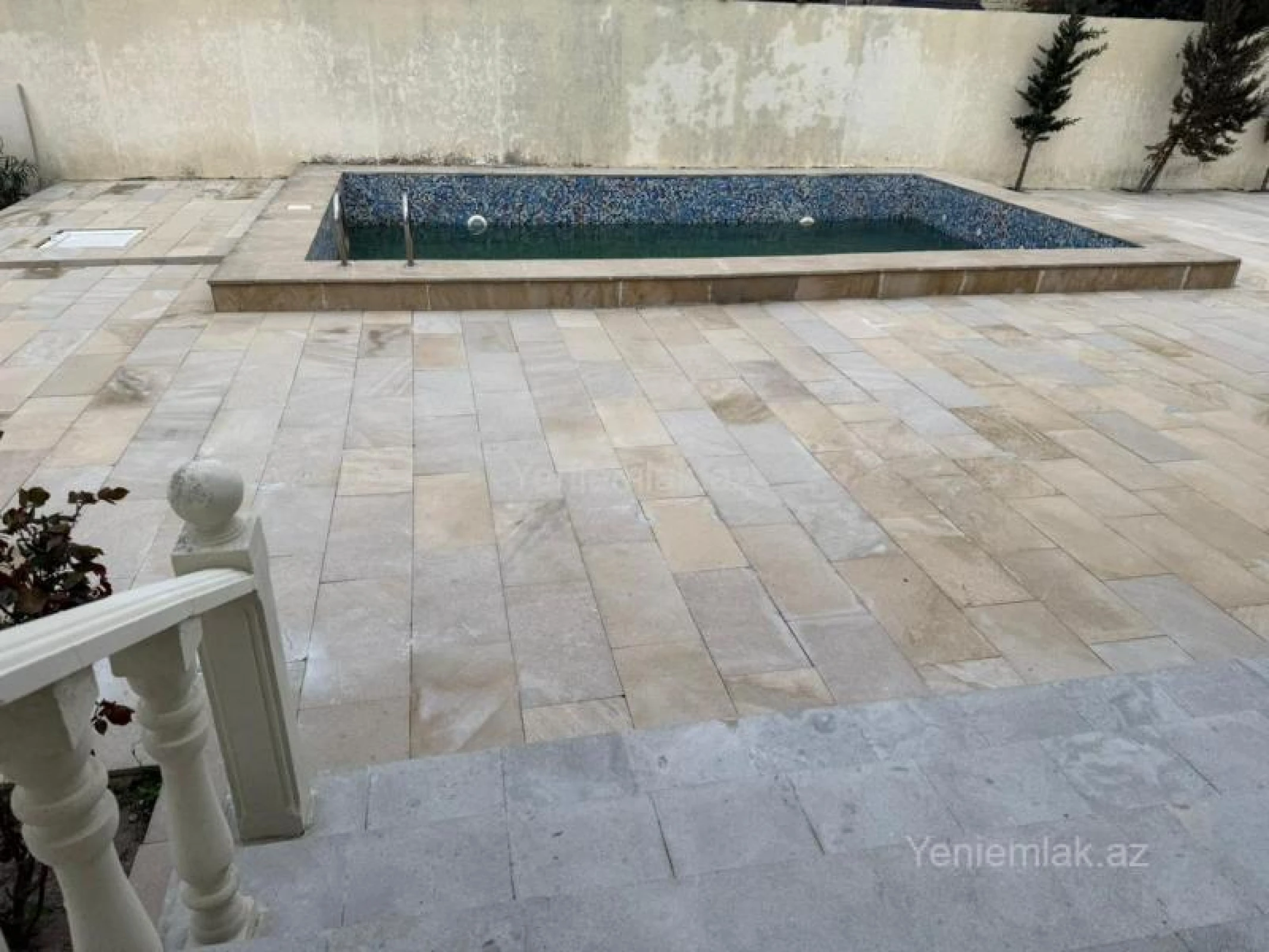 Satılır 5 otaqlı həyət evi 240 m²