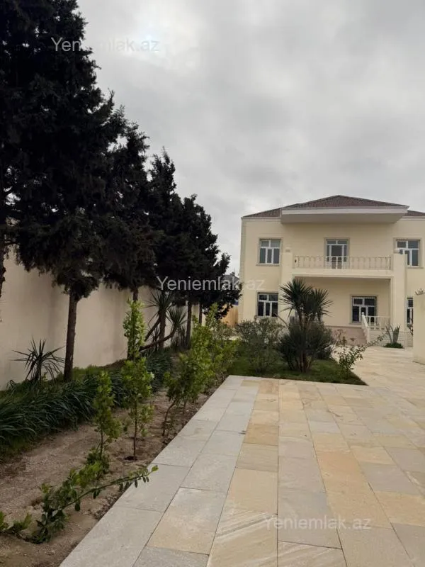 Satılır 5 otaqlı həyət evi 240 m²