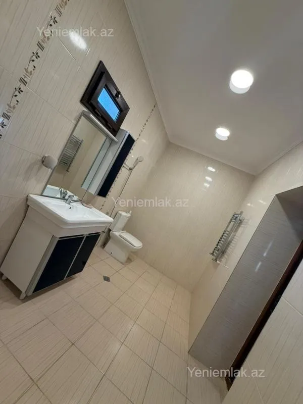 Satılır 5 otaqlı həyət evi 240 m²