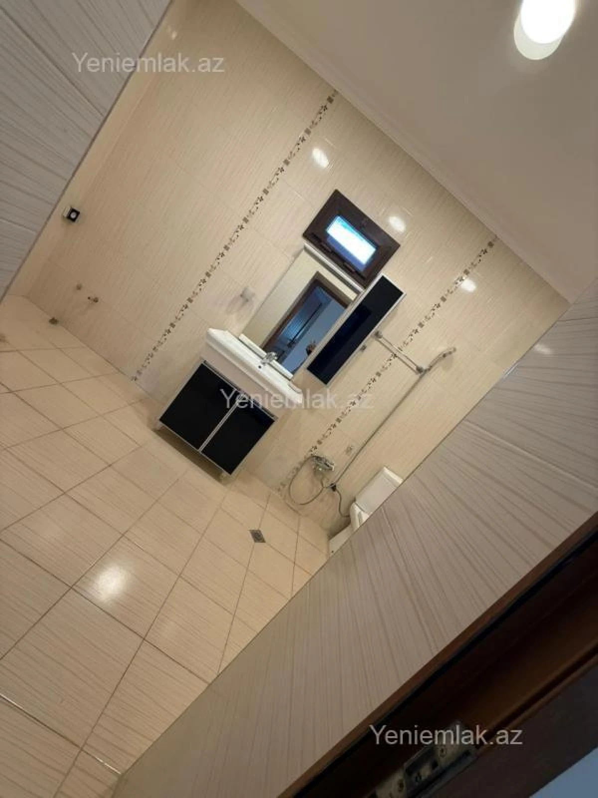 Satılır 5 otaqlı həyət evi 240 m²