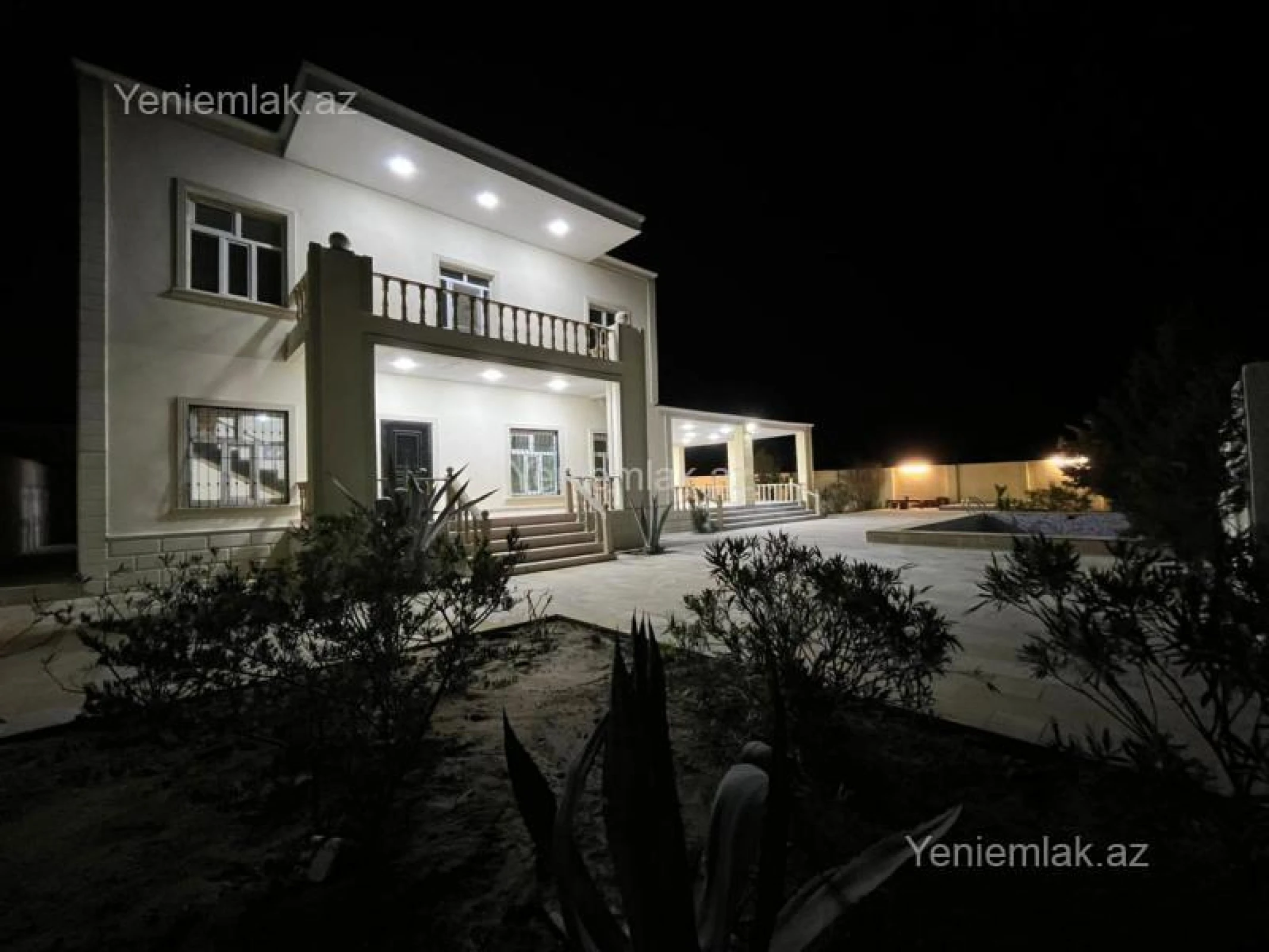 Satılır 5 otaqlı həyət evi 240 m²