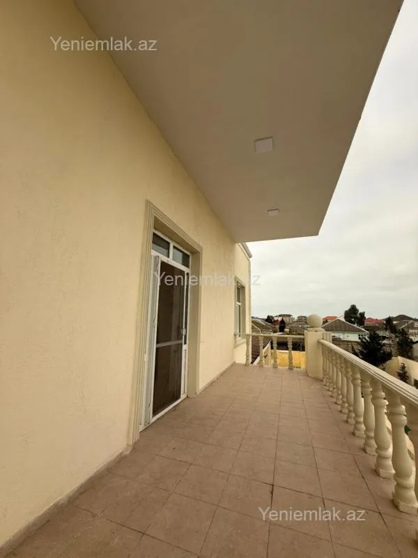 Satılır 5 otaqlı həyət evi 240 m²
