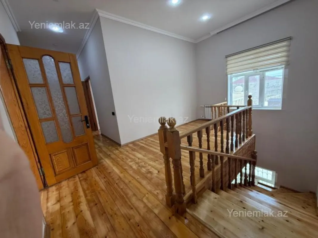 Satılır 5 otaqlı həyət evi 240 m²