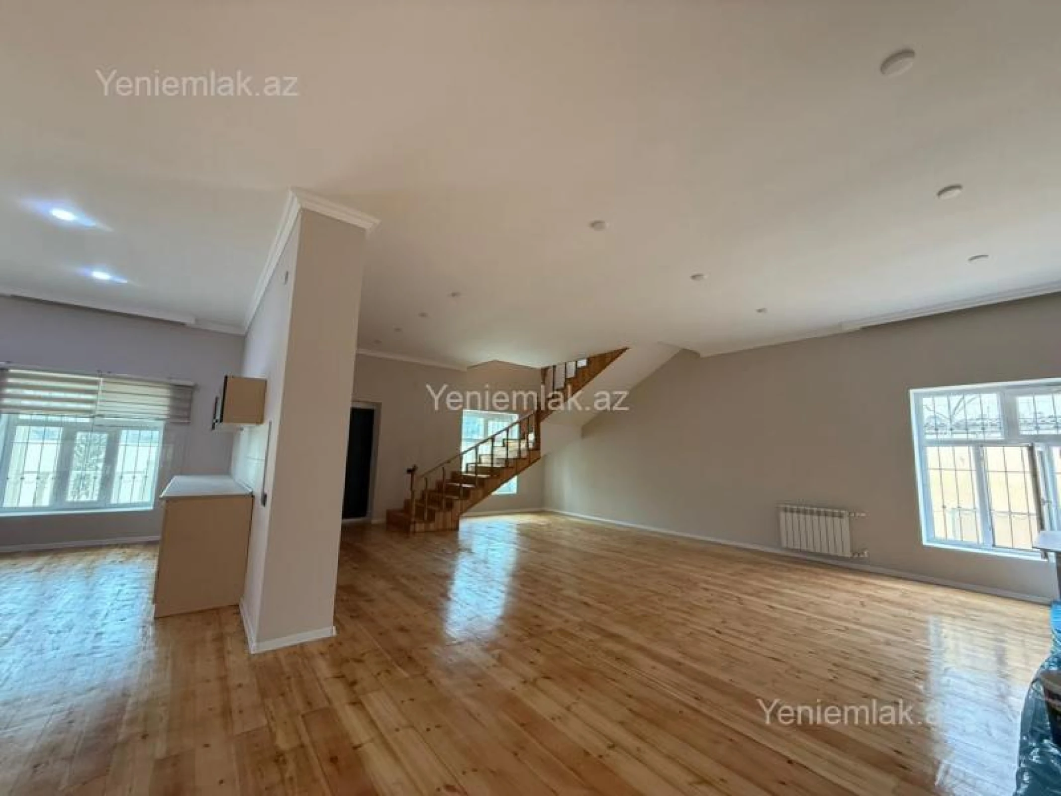 Satılır 5 otaqlı həyət evi 240 m²