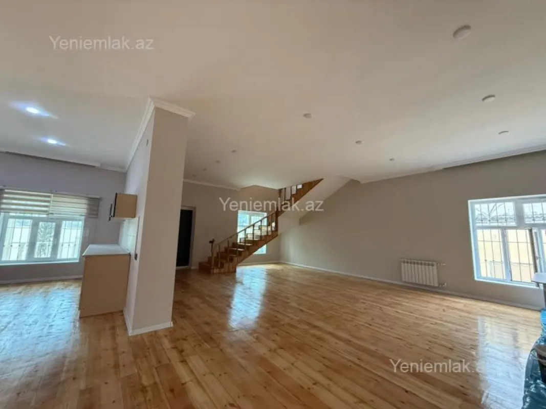 Satılır 5 otaqlı həyət evi 240 m²