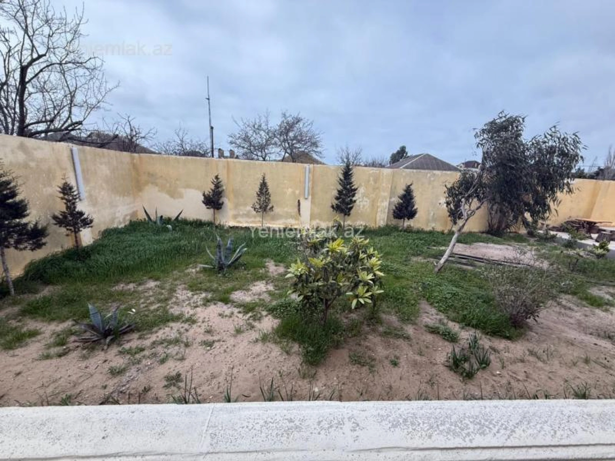 Satılır 5 otaqlı həyət evi 240 m²