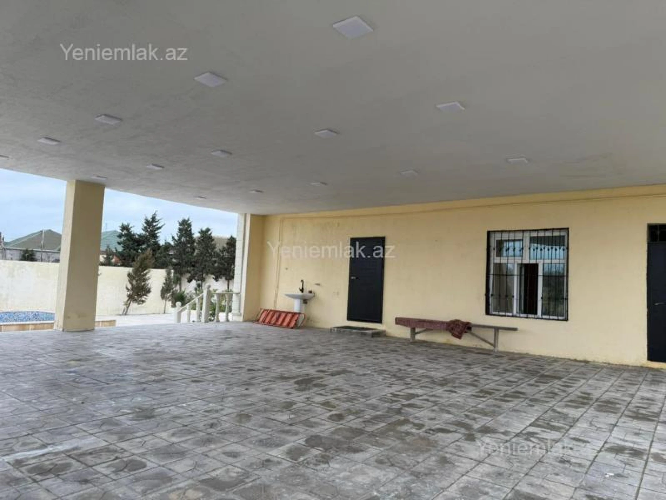 Satılır 5 otaqlı həyət evi 240 m²