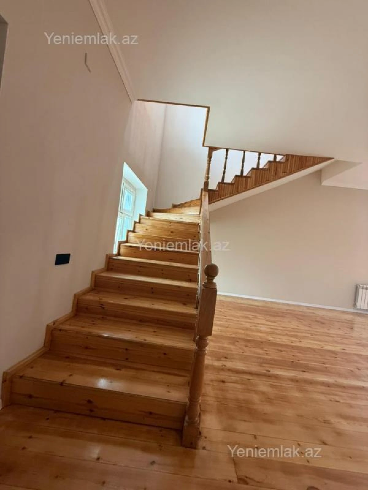 Satılır 5 otaqlı həyət evi 240 m²