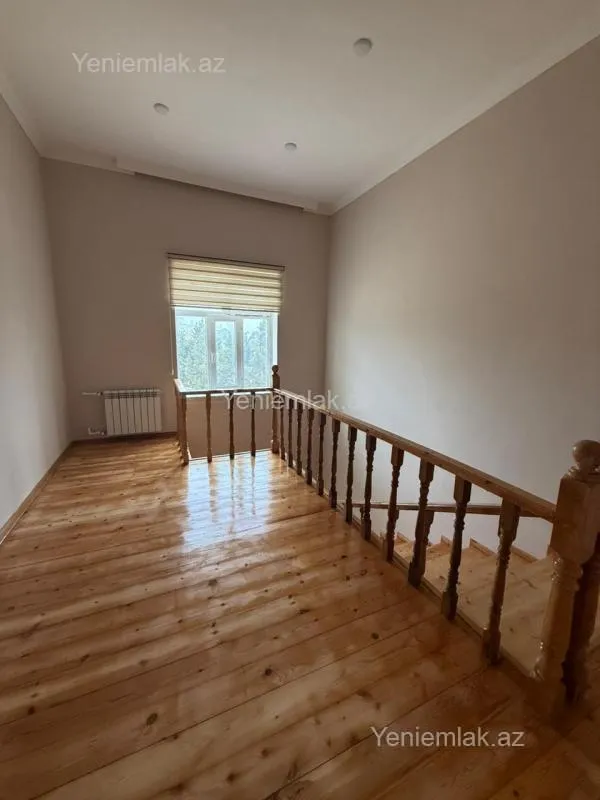Satılır 5 otaqlı həyət evi 240 m²