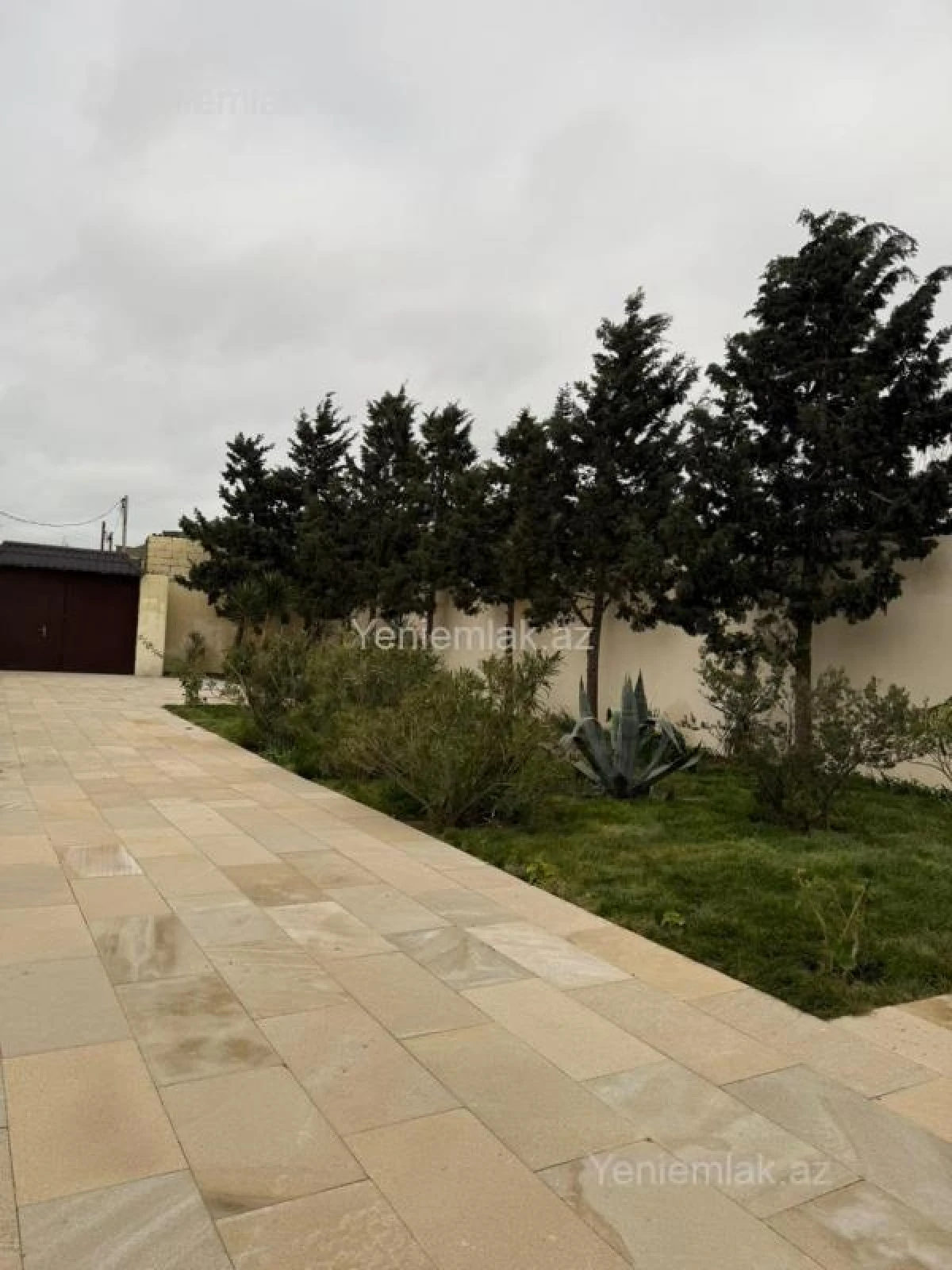 Satılır 5 otaqlı həyət evi 240 m²