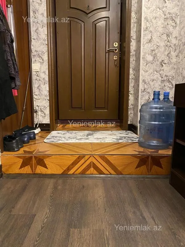 Satılır 4 otaqlı köhnə tikili 105 m²