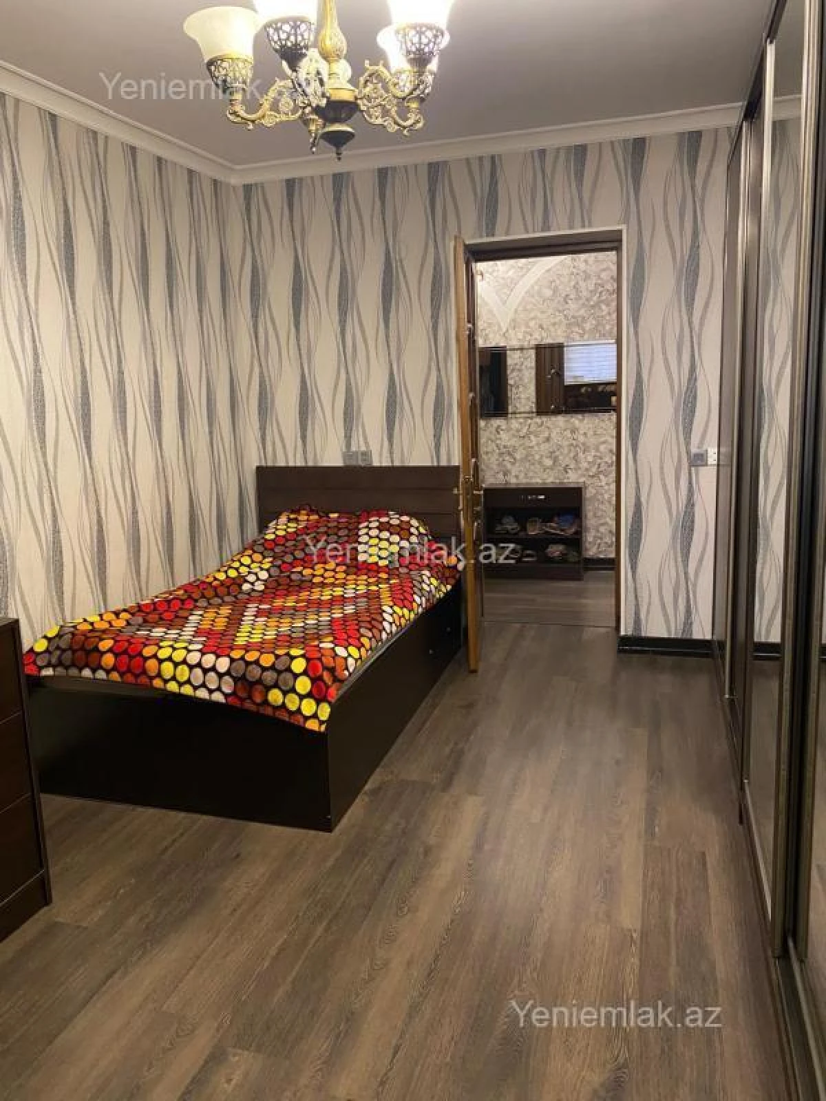 Satılır 4 otaqlı köhnə tikili 105 m²