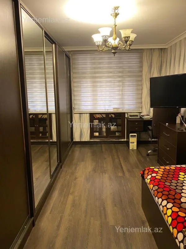 Satılır 4 otaqlı köhnə tikili 105 m²