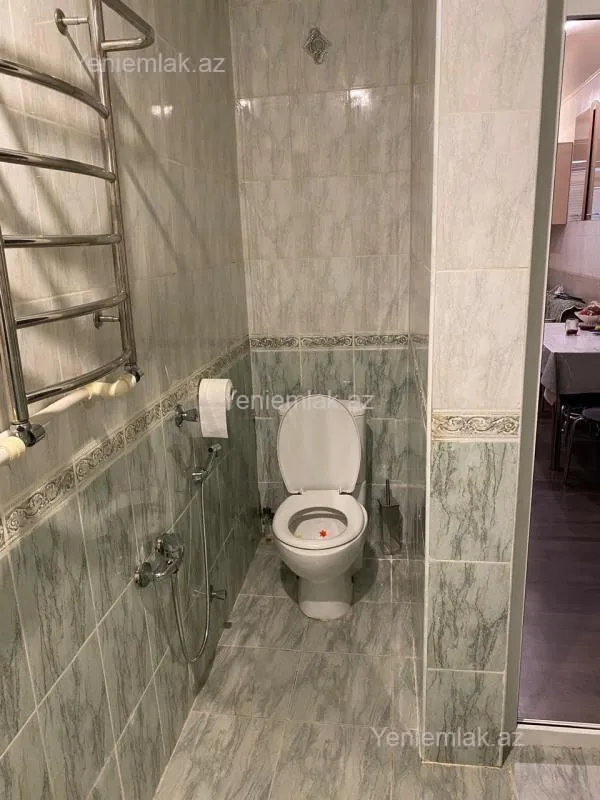 Satılır 4 otaqlı köhnə tikili 105 m²
