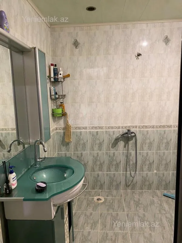 Satılır 4 otaqlı köhnə tikili 105 m²