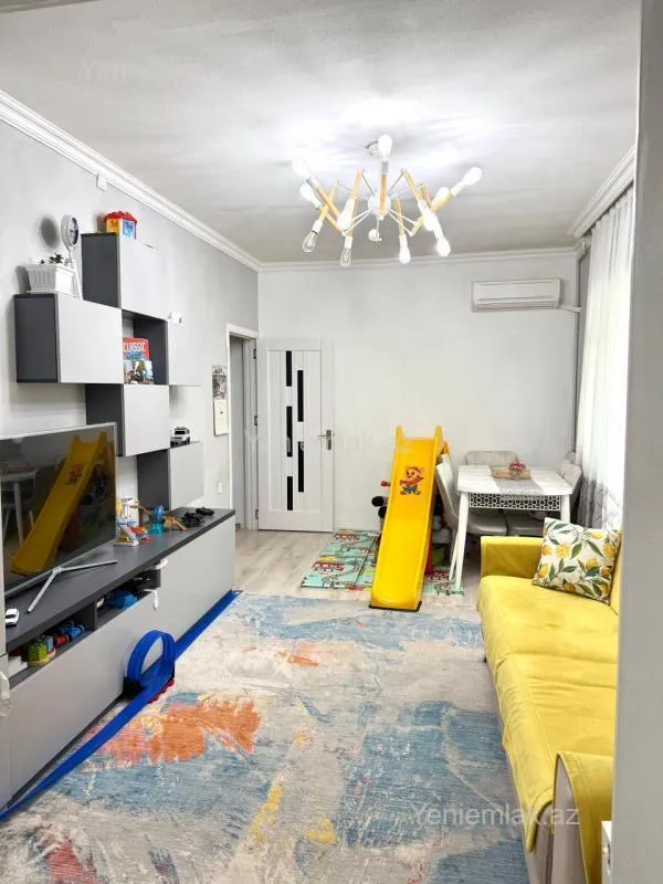 Satılır 2 otaqlı köhnə tikili 45 m²