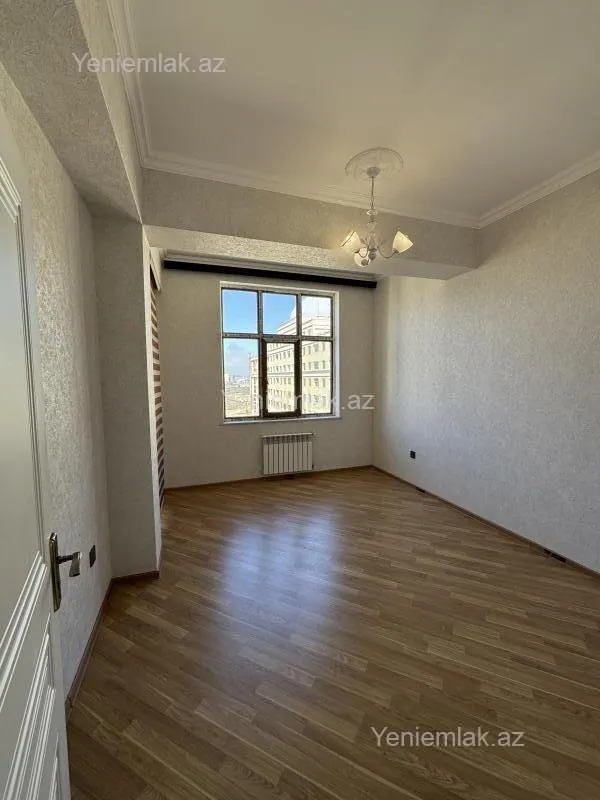 Satılır 3 otaqlı yeni tikili 125 m²