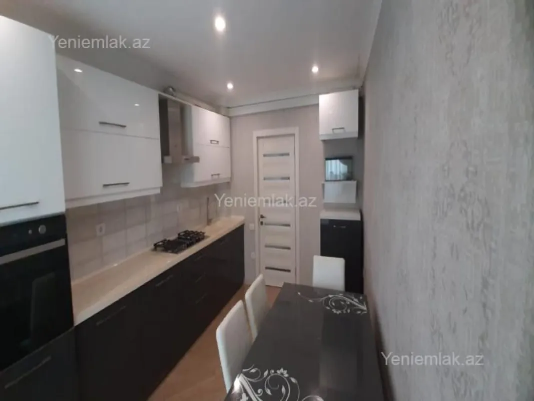 Satılır 3 otaqlı köhnə tikili 80 m²