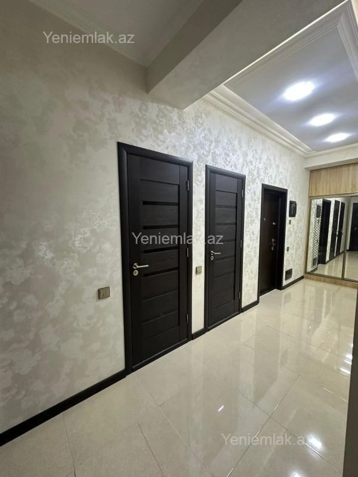 Satılır 3 otaqlı yeni tikili 125 m²