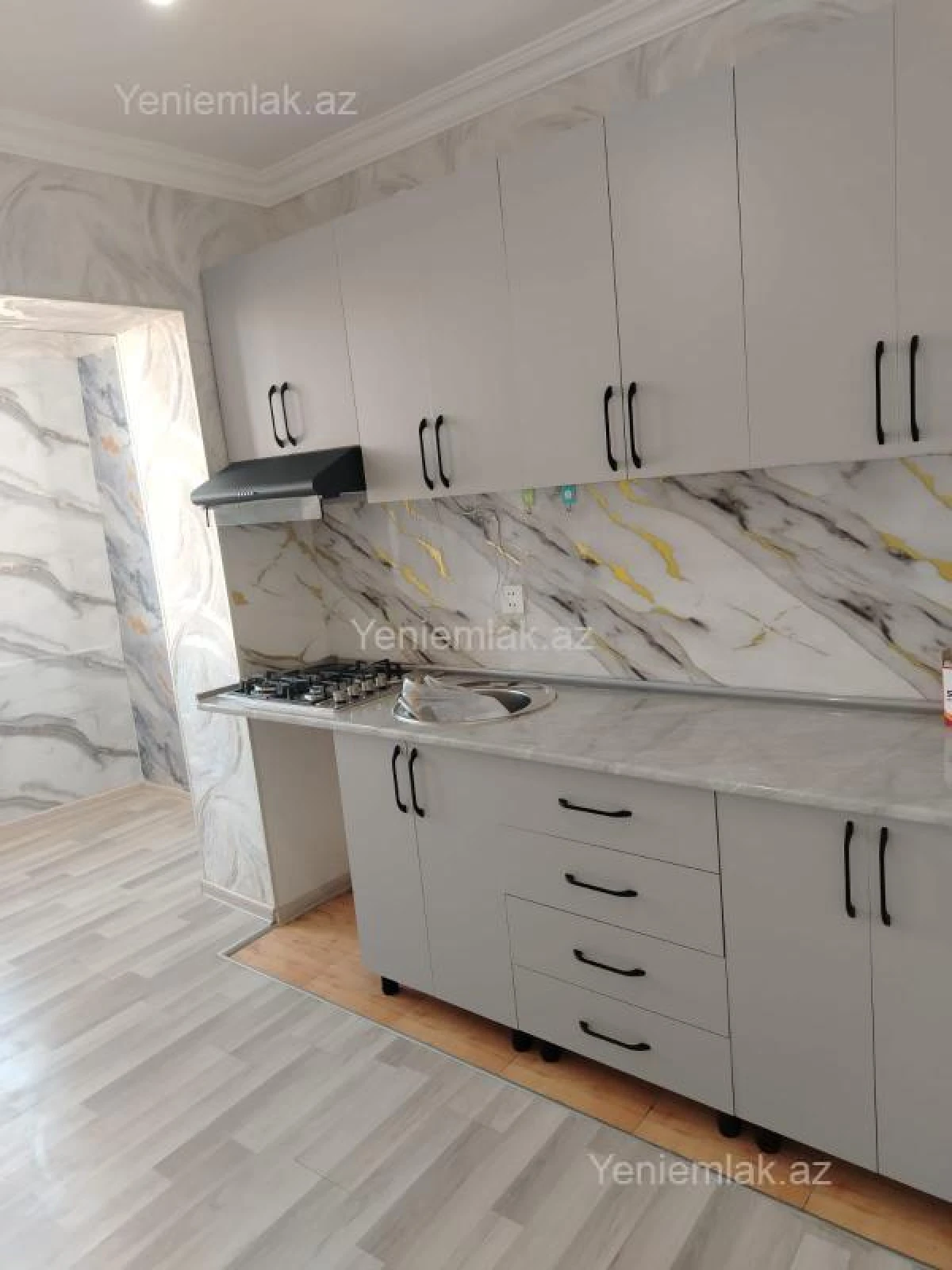 Satılır 2 otaqlı köhnə tikili 52 m²