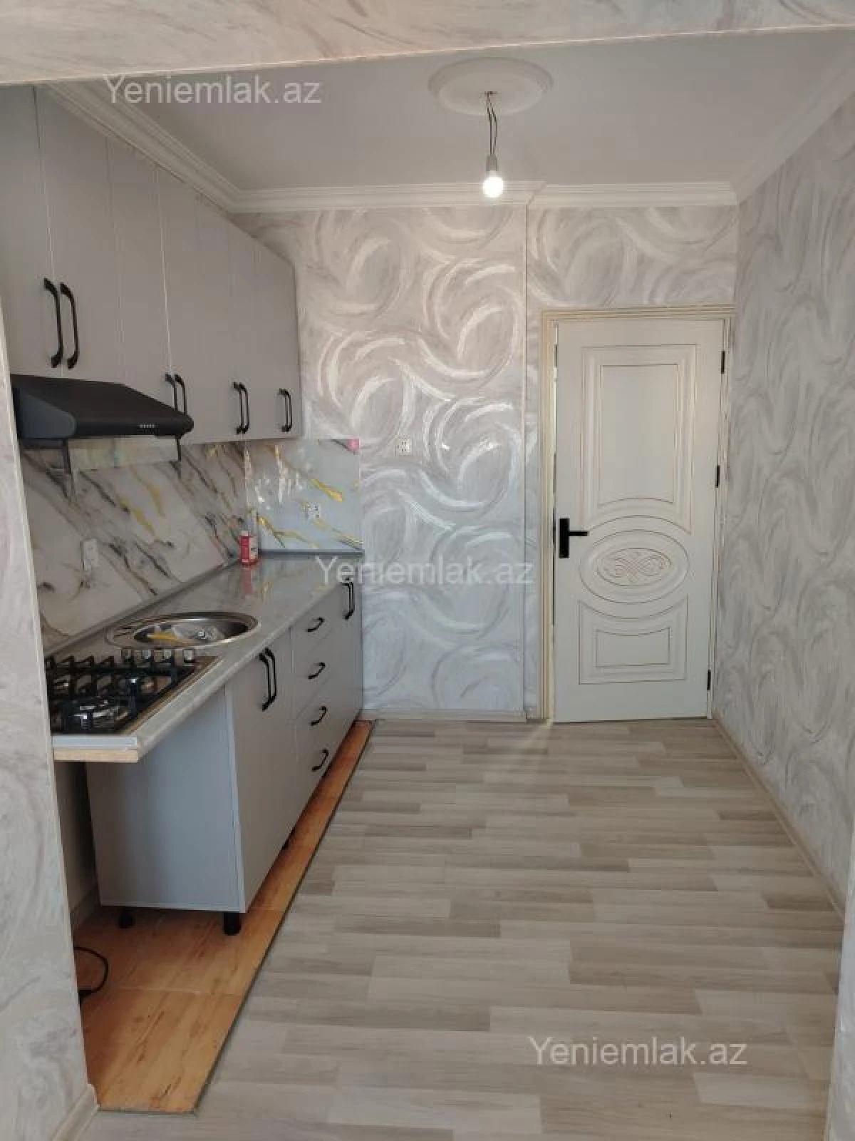 Satılır 2 otaqlı köhnə tikili 52 m²