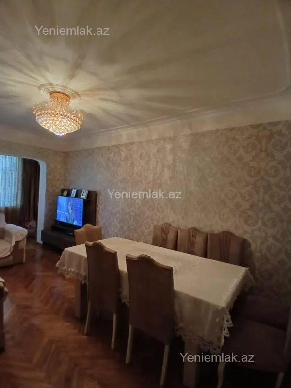 Satılır 4 otaqlı köhnə tikili 115 m²