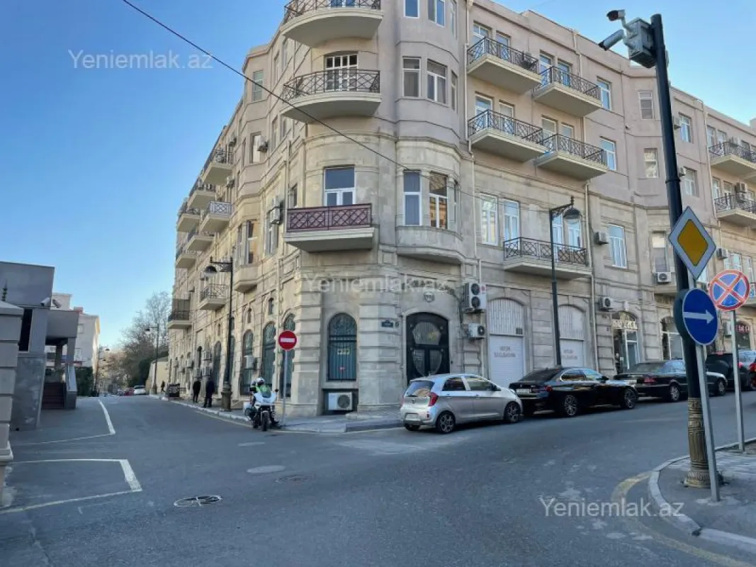 Satılır 2 otaqlı köhnə tikili 70.5 m²