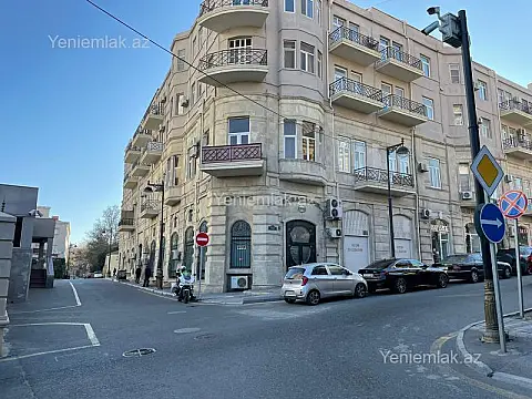 Satılır 2 otaqlı köhnə tikili 70.5 m²