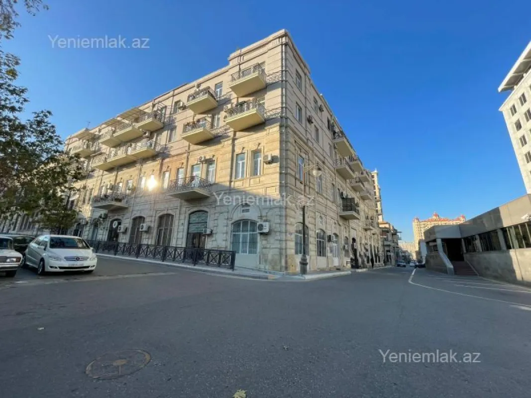 Satılır 2 otaqlı köhnə tikili 70.5 m²