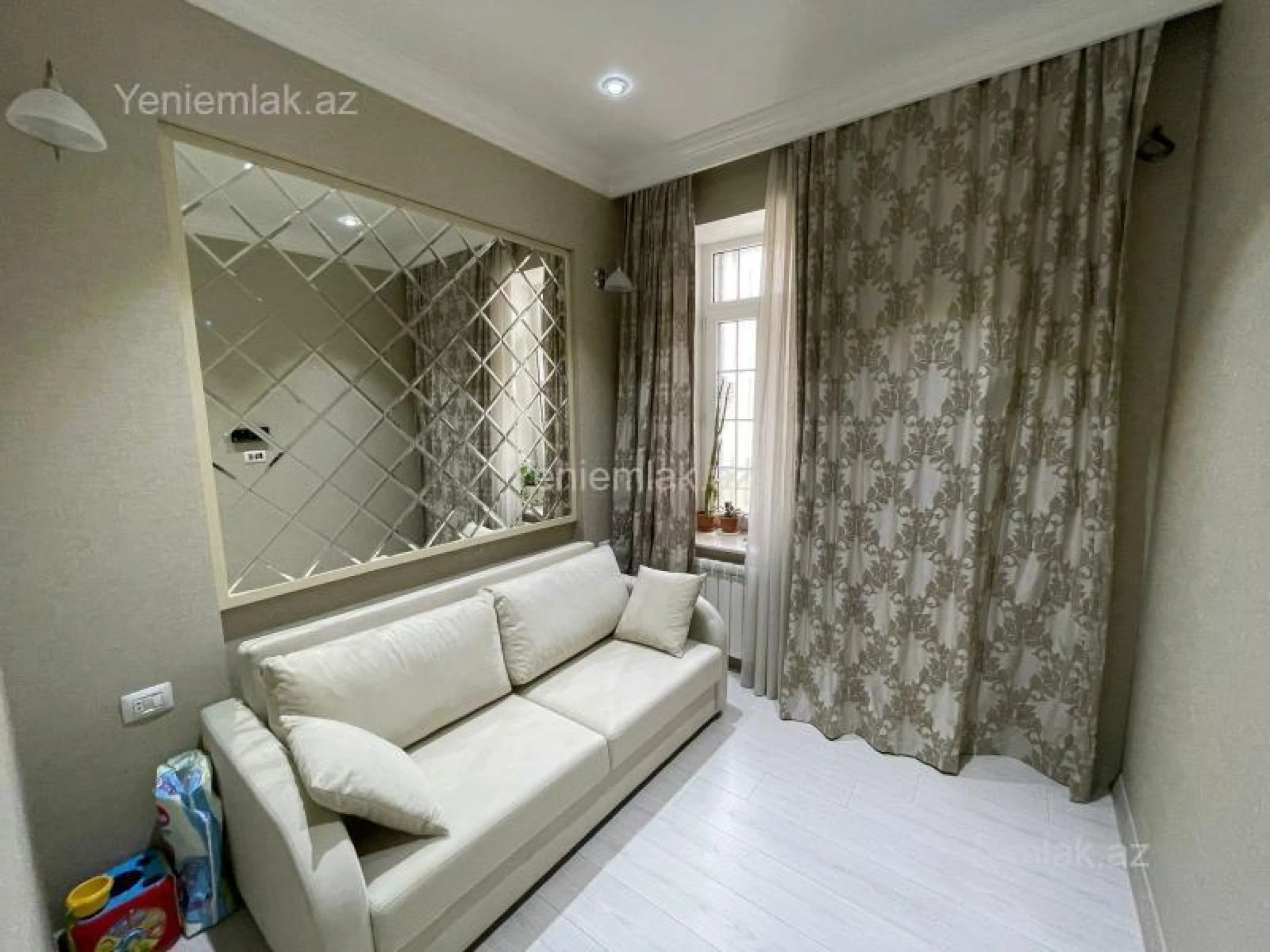 Satılır 2 otaqlı köhnə tikili 70.5 m²