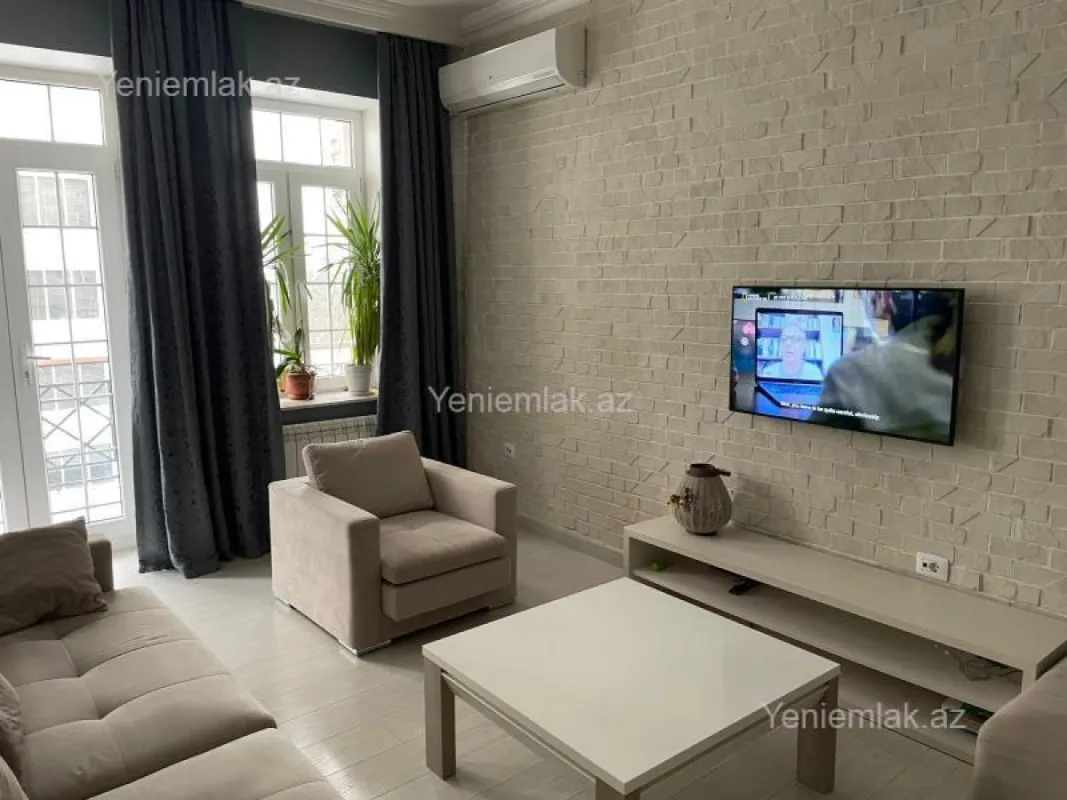 Satılır 2 otaqlı köhnə tikili 70.5 m²