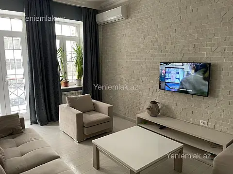 Satılır 2 otaqlı köhnə tikili 70.5 m²