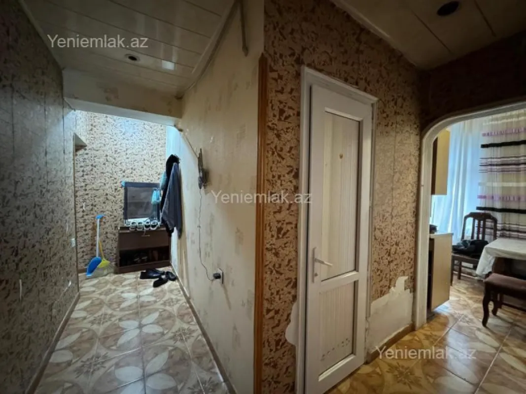 Satılır 1 otaqlı köhnə tikili 32 m²