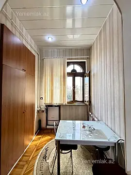 Satılır 3 otaqlı köhnə tikili 84 m²