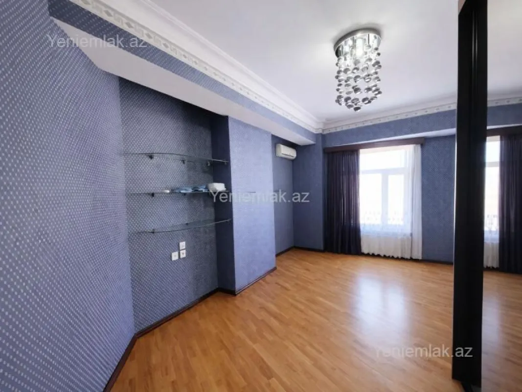 Satılır 3 otaqlı yeni tikili 160 m²