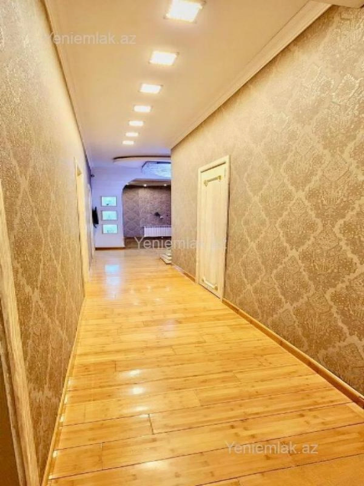Satılır 3 otaqlı yeni tikili 135 m²