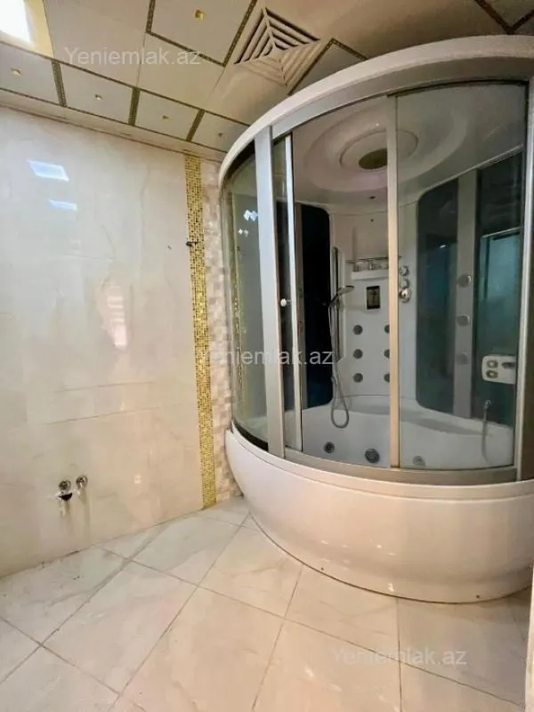 Satılır 3 otaqlı yeni tikili 135 m²