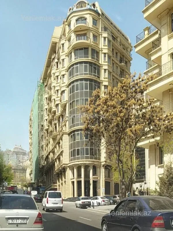 Satılır 4 otaqlı yeni tikili 220.5 m²