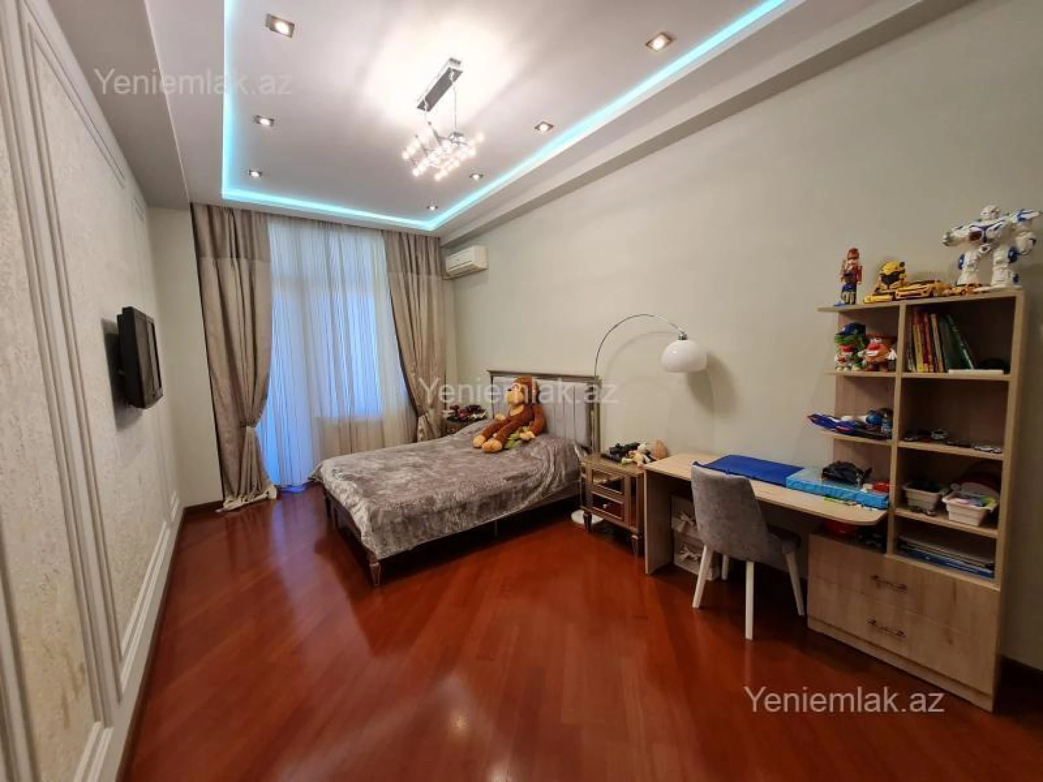 Satılır 4 otaqlı yeni tikili 220.5 m²