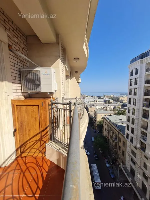 Satılır 4 otaqlı yeni tikili 220.5 m²