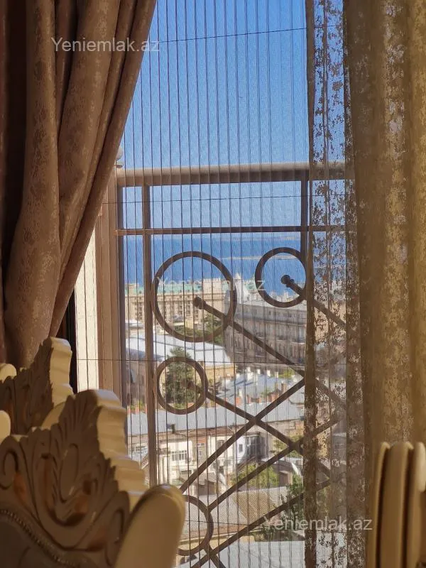 Satılır 4 otaqlı yeni tikili 220.5 m²