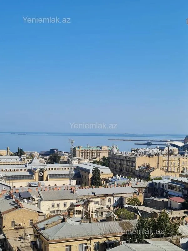 Satılır 4 otaqlı yeni tikili 220.5 m²