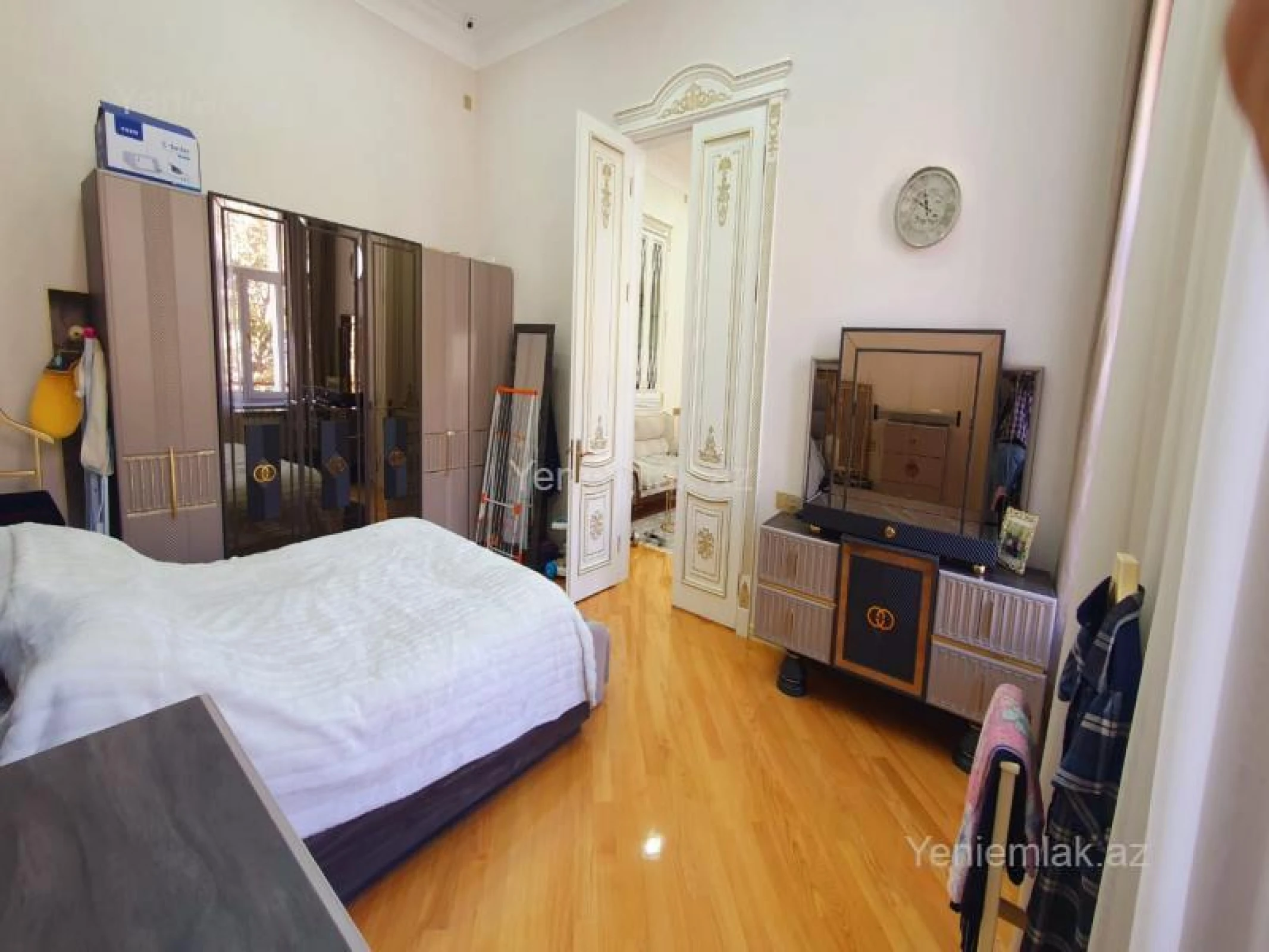 Satılır 3 otaqlı köhnə tikili 130.5 m²