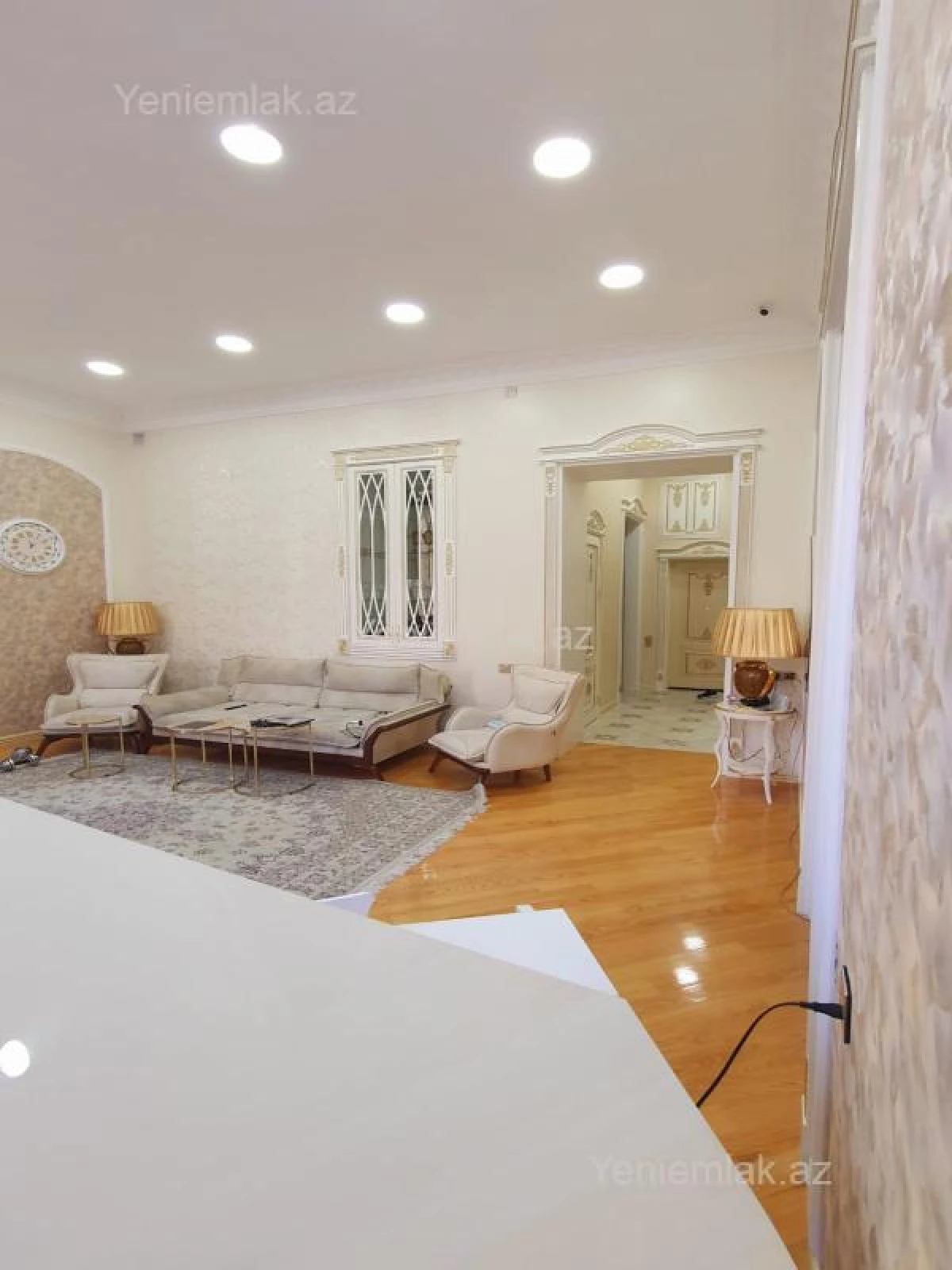 Satılır 3 otaqlı köhnə tikili 130.5 m²