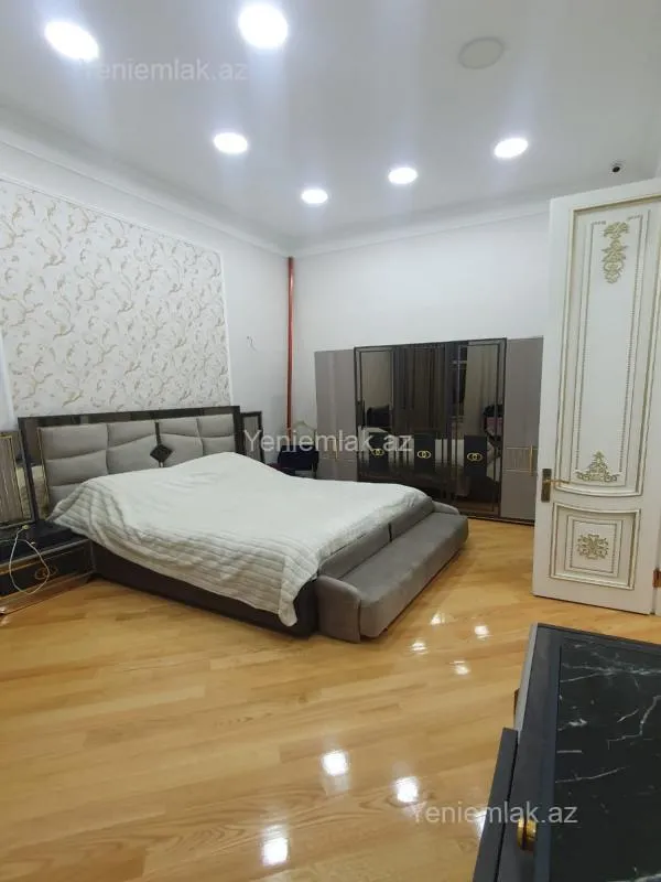 Satılır 3 otaqlı köhnə tikili 130.5 m²