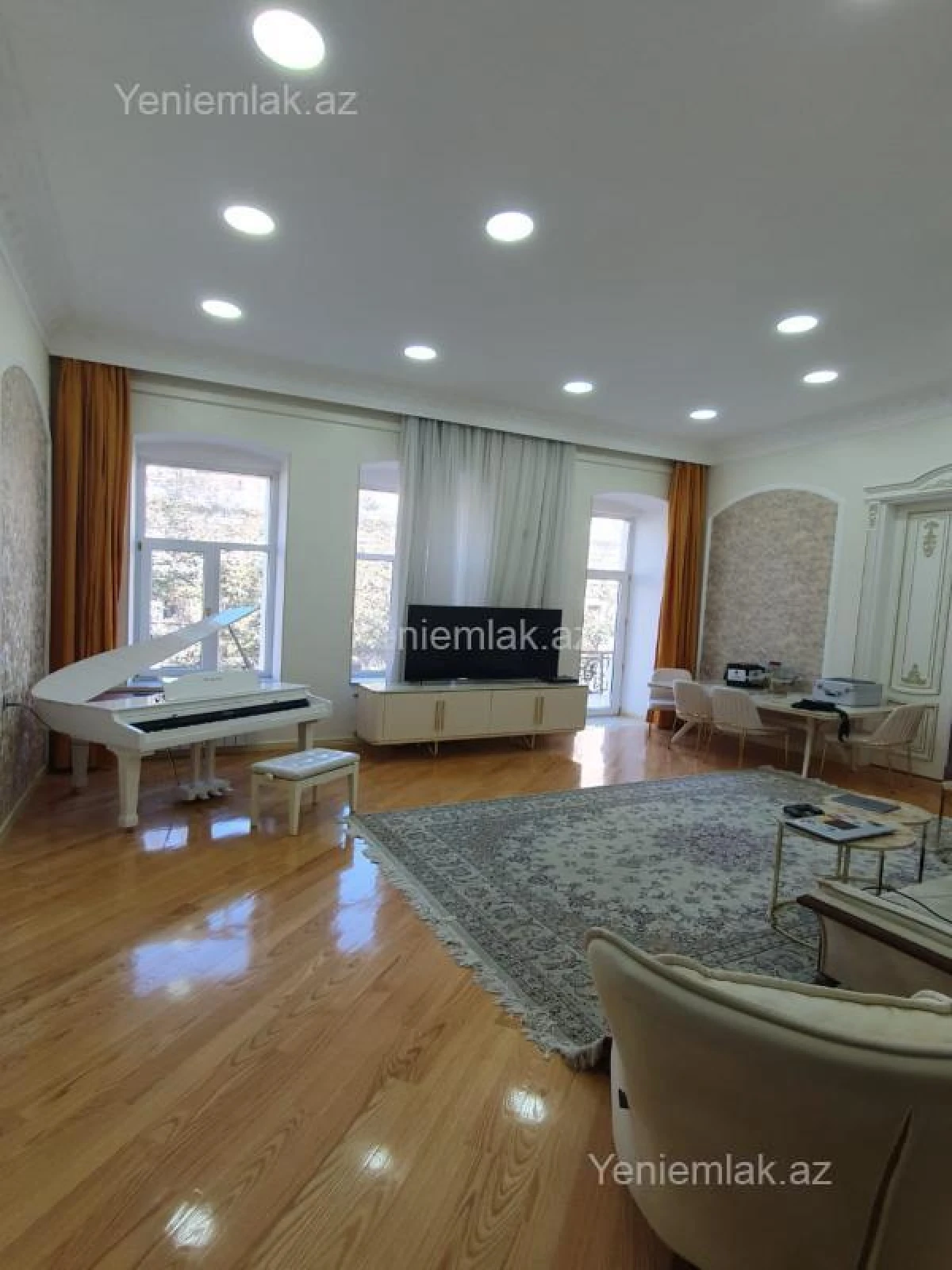 Satılır 3 otaqlı köhnə tikili 130.5 m²