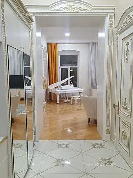 Satılır 3 otaqlı köhnə tikili 130.5 m²